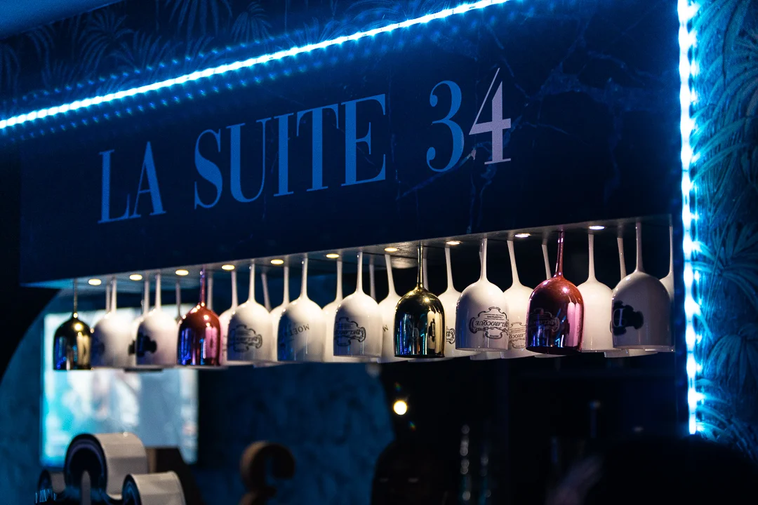 Le bar de La Suite 34, lounge africain à Paris 13e
